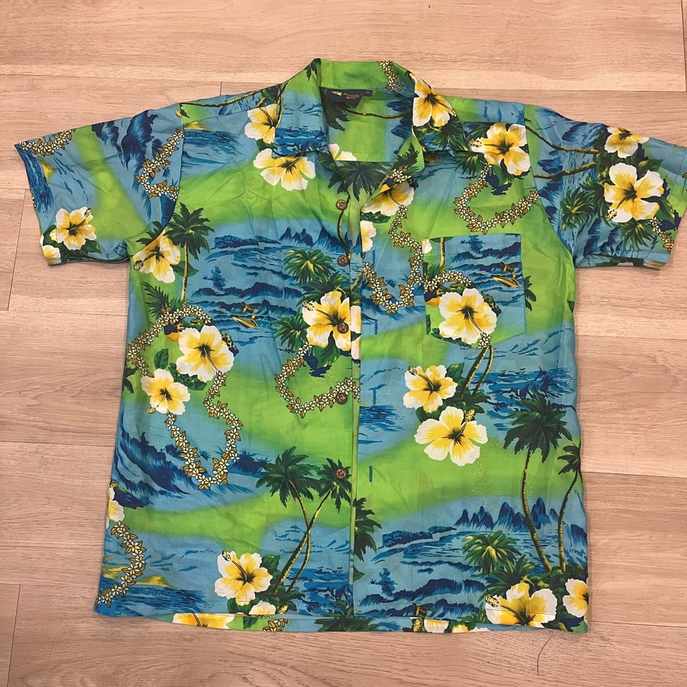 Roundy Bay 80s Vintage Hawaiian Button Up Flowers and Ocean Print Size Medium